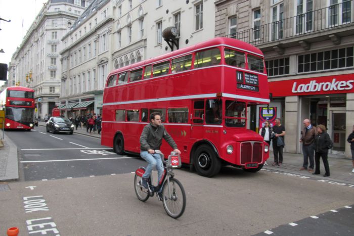 RML 2389 eastbound along Strand